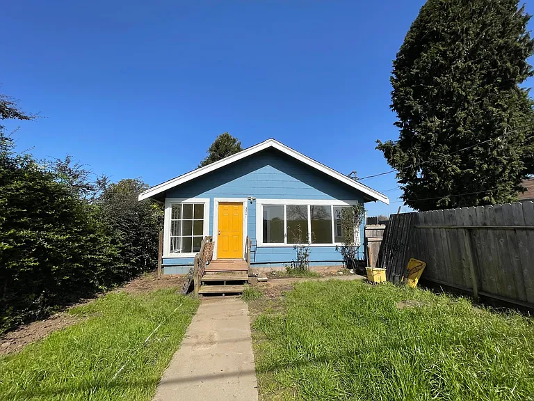 3241 Trinity St — Photo 32