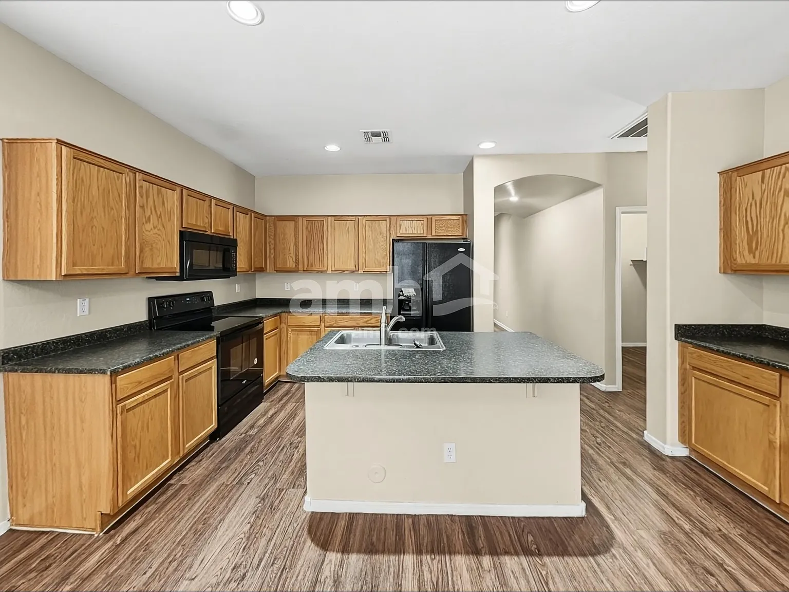 4 bed, 3.0 bath, 1818 sqft, $2,125 — Photo 3