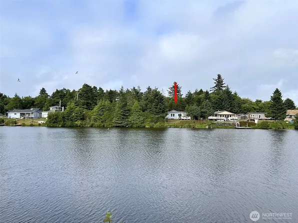 687 Copalis Avenue NE, Ocean Shores, WA 98569