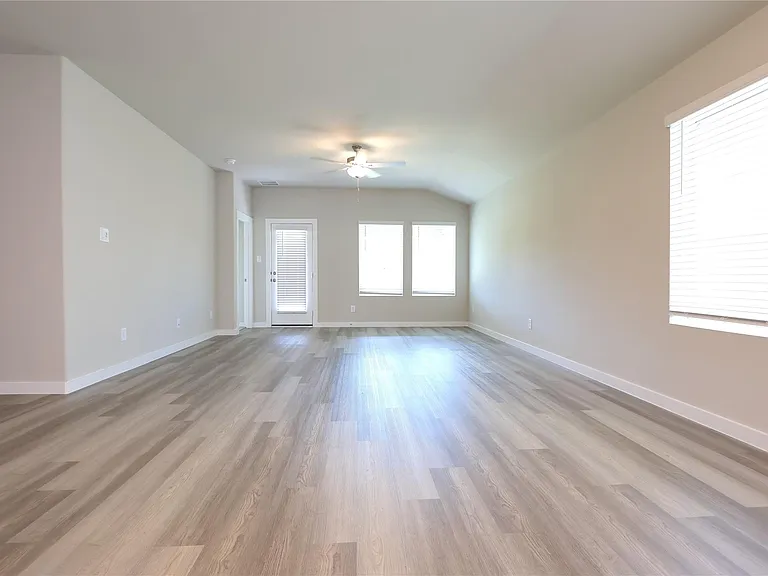 1539 King Ranch Rd — Photo 10
