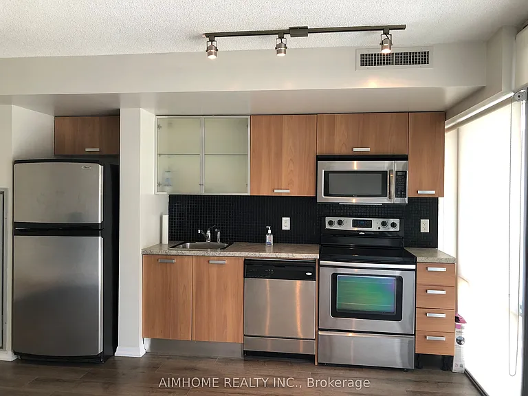 38 Grenville St #905 — Photo 7