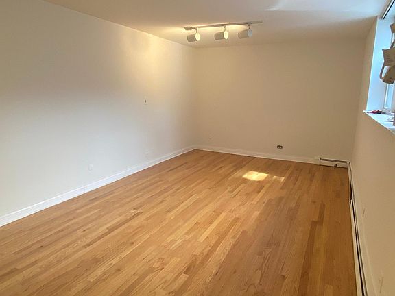 5th image of 3710 N Pine Grove Ave APT 219