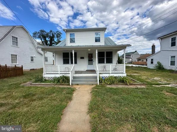 311 N Lawrence St, Charles Town, WV 25414