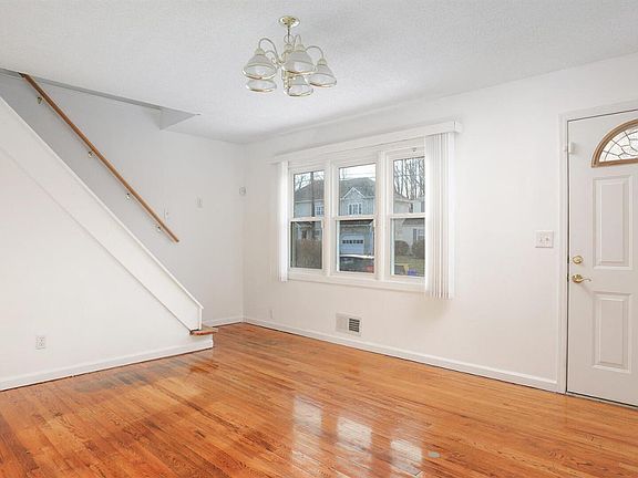3rd image of 22 Northfield Ave