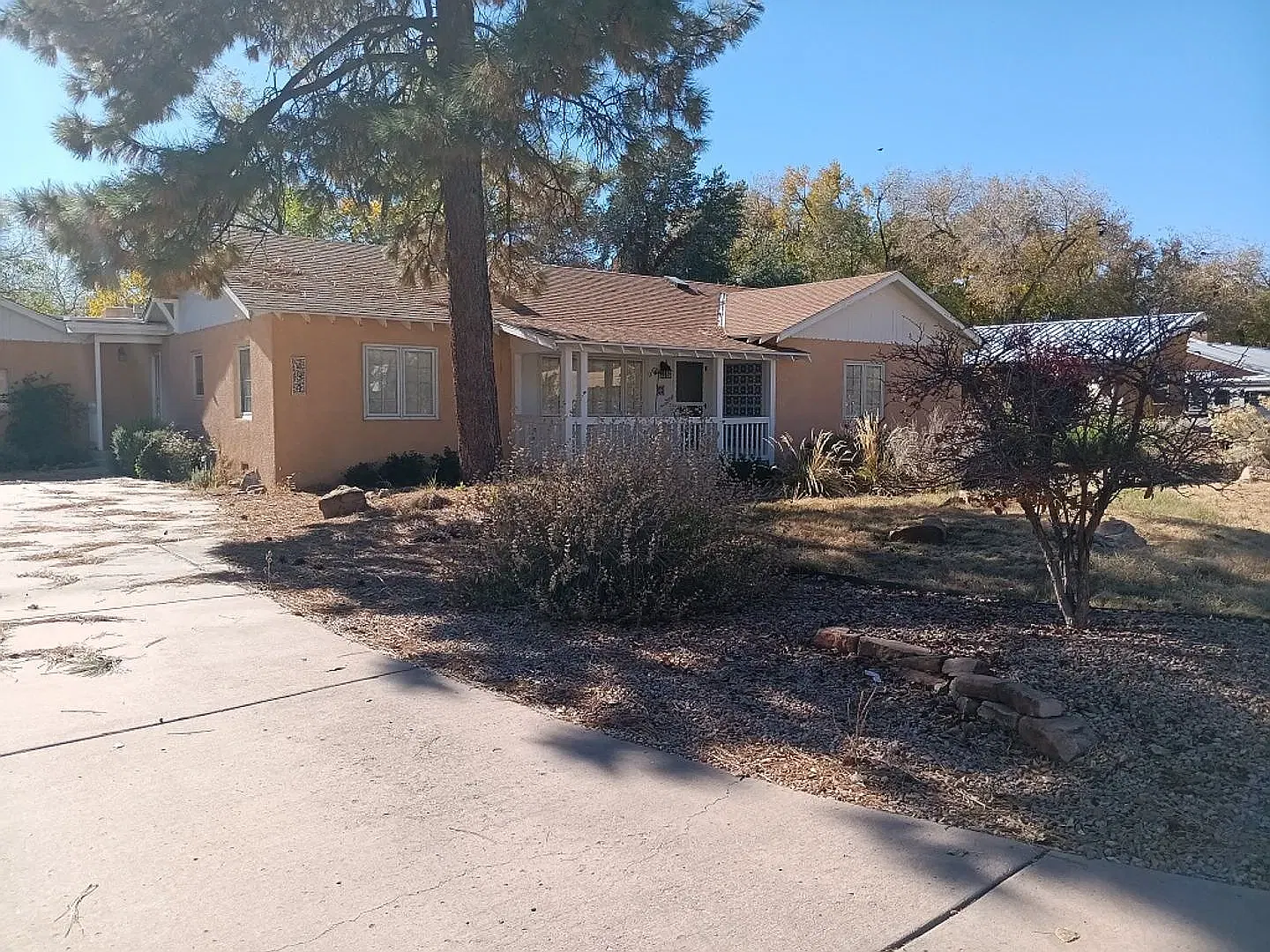 4 bed, 2748 sqft, $2,400 — Photo 1
