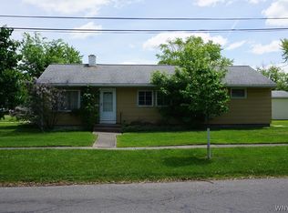 97 Chalmers St, Williamsville, NY 14221