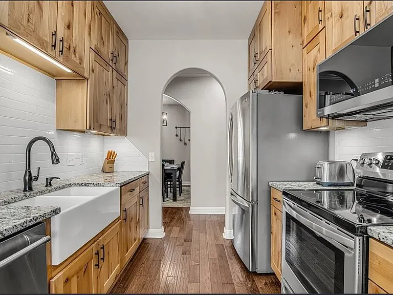 2840 N Boxwood Dr — Photo 2