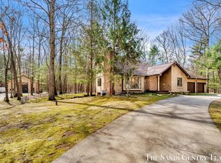 15212 Hickory St, Spring Lake, MI 49456