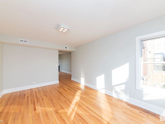 1667410050-2022_11_1_1122_W_Addison_Unit_3_7