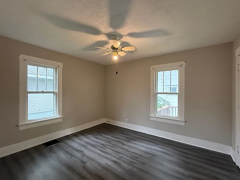 396 S McClellan Ave — Photo 14