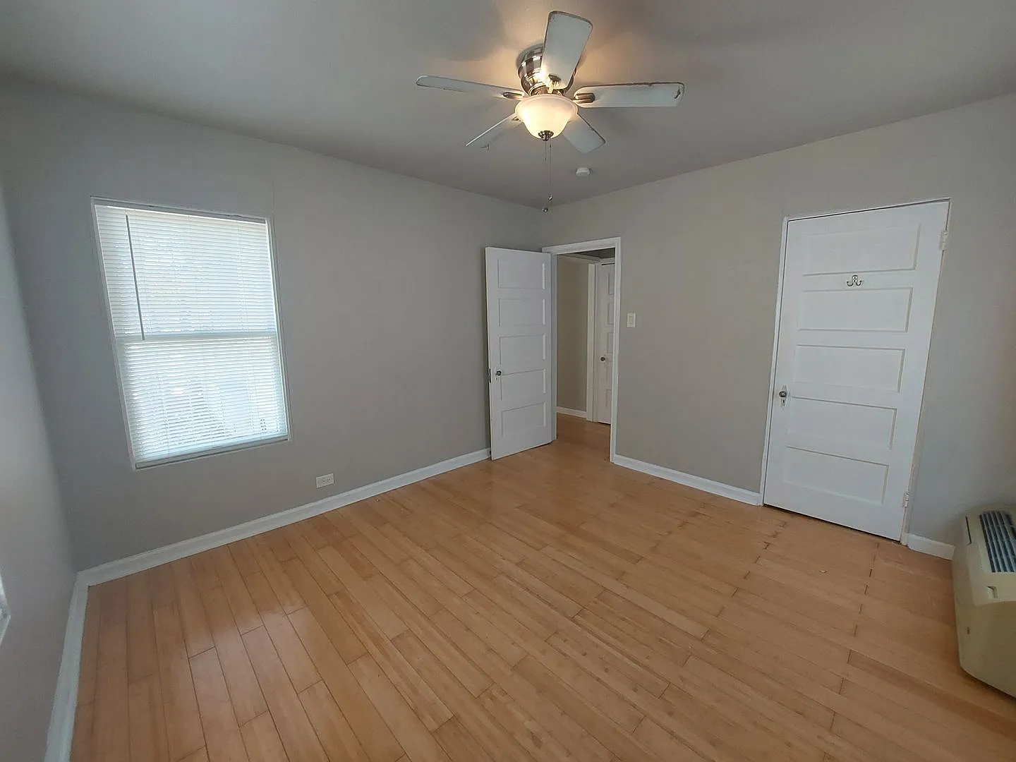 Mahncke Park First Floor 1 Bedroom Apartment in Four-Plex — Photo 4