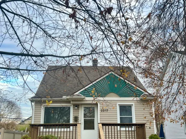 2217 3rd St, Trenton, MI 48183