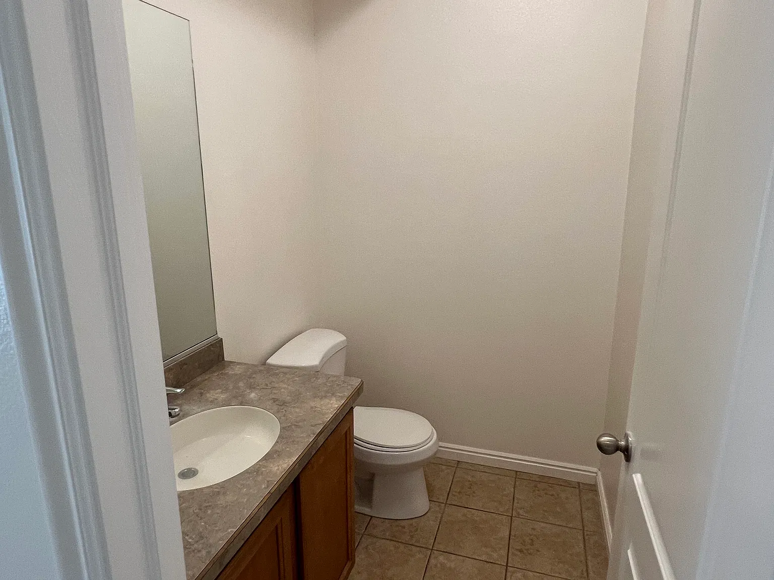 3 bed, 2336 sqft, $1,995 — Photo 3