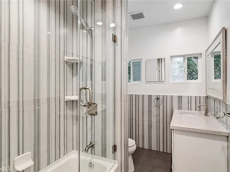 156 S Edinburgh Ave — Photo 22