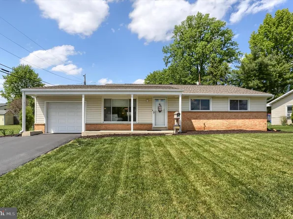 5221 Stuart Dr, Mechanicsburg, PA 17055