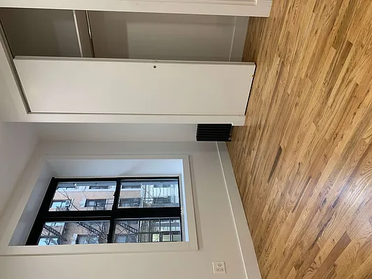 Rented by CITY SKYLINE REALTY INC | media 27