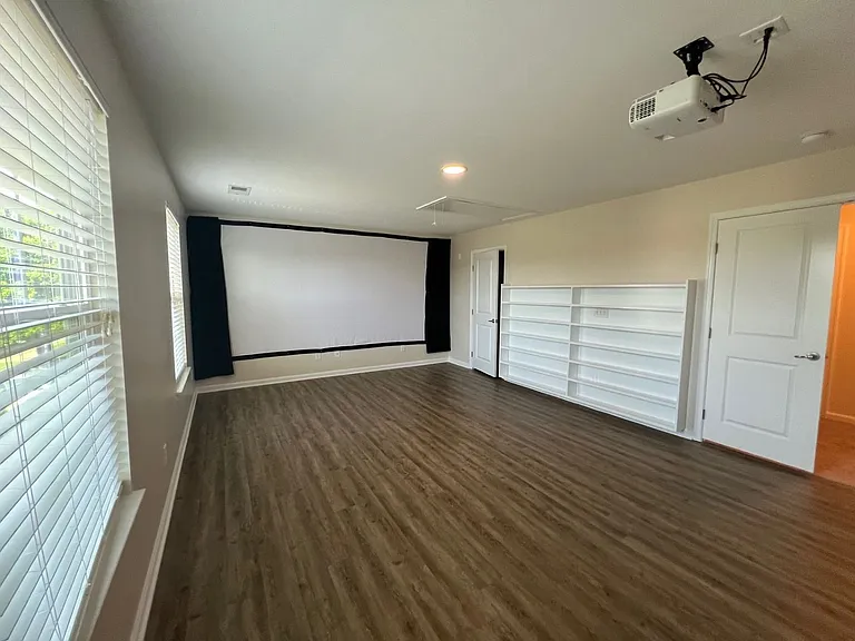 207 Elba Dr — Photo 9