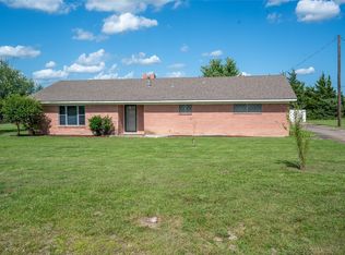 1005 S Holley St, Blossom, TX 75416