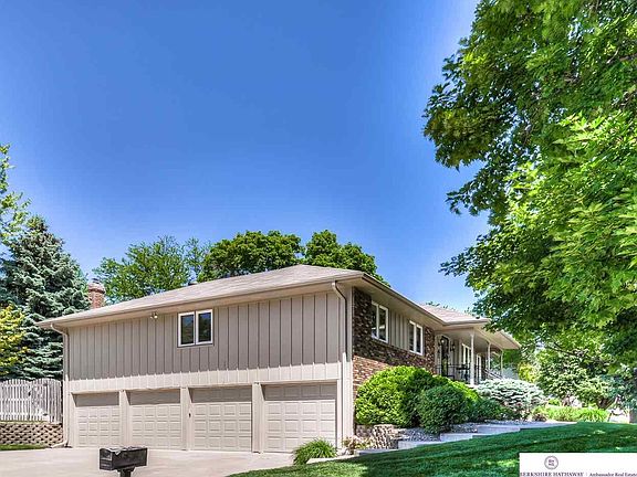 3rd image of 2036 S 141st Cir