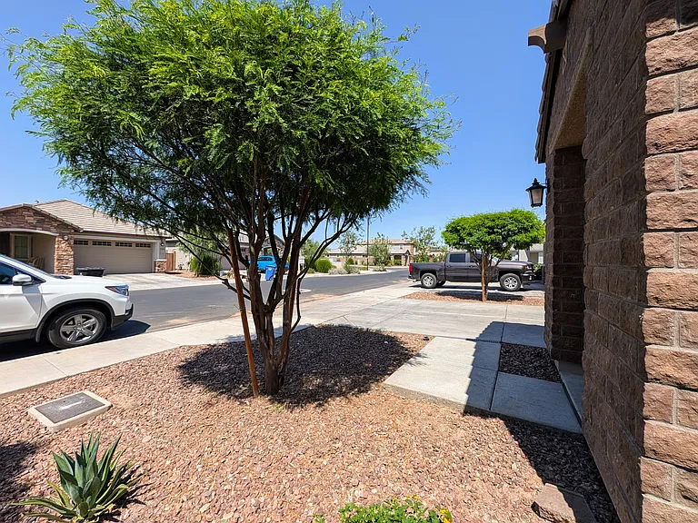 9509 W Sells Dr — Photo 38