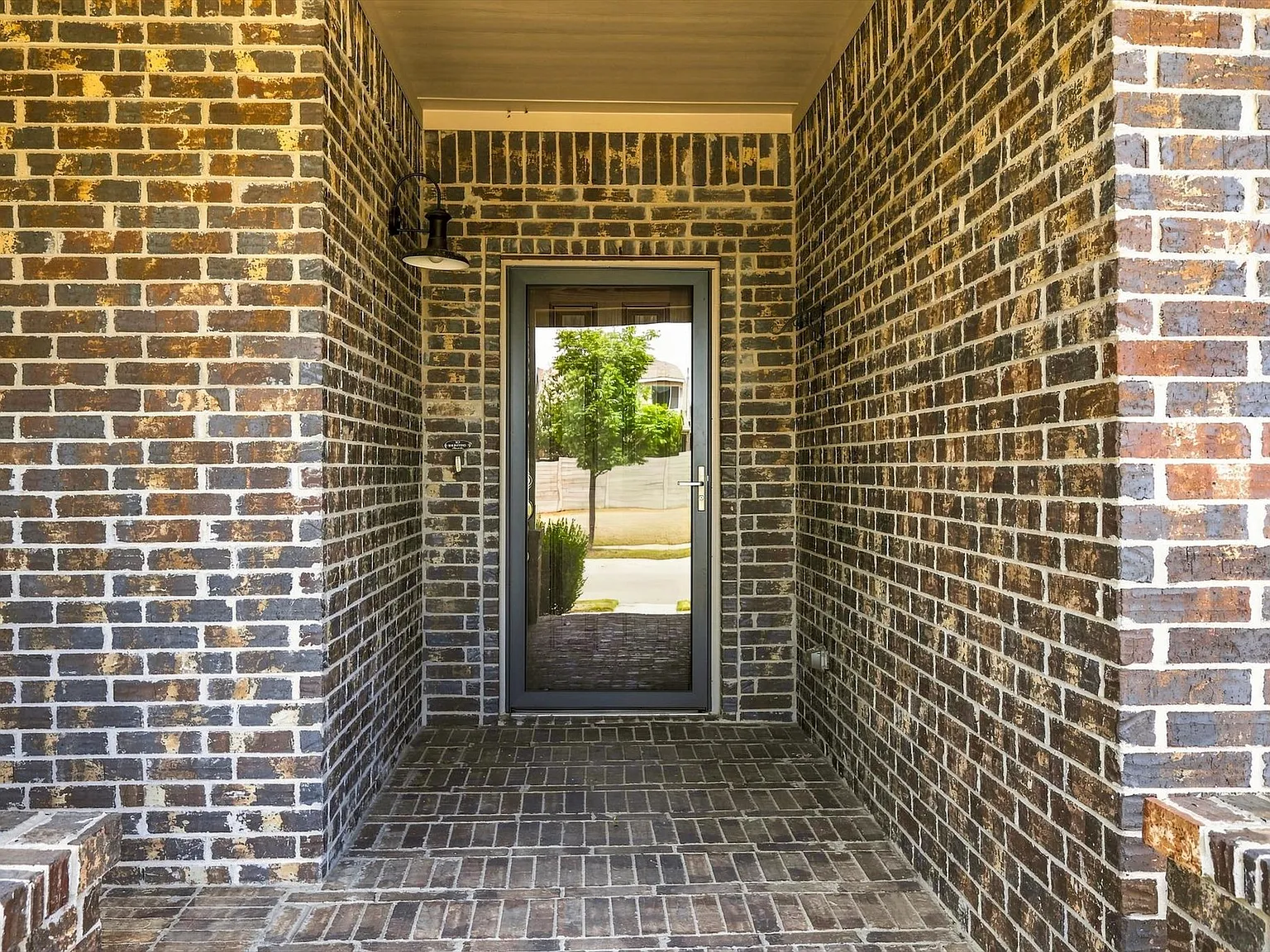 4 bed, 2513 sqft, $3,100 — Photo 4