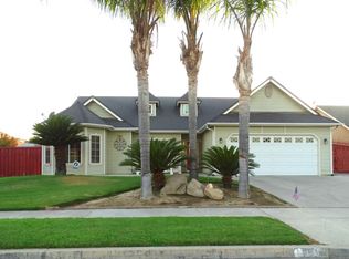 761 S Walnut Ave, Kerman, CA 93630