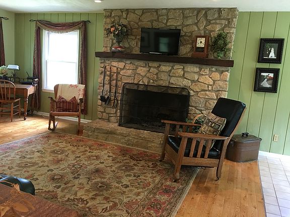 Stone Fireplace w/liner