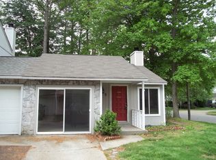 2 Mosely Cir, Chesapeake, VA 23320