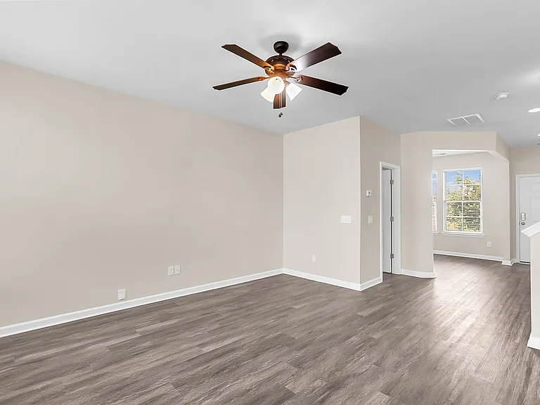 1104 Friartuck Trl — Photo 23