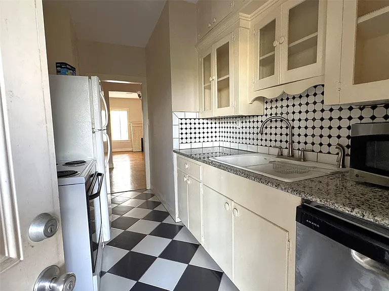 302 W Saulnier St #3 — Photo 7