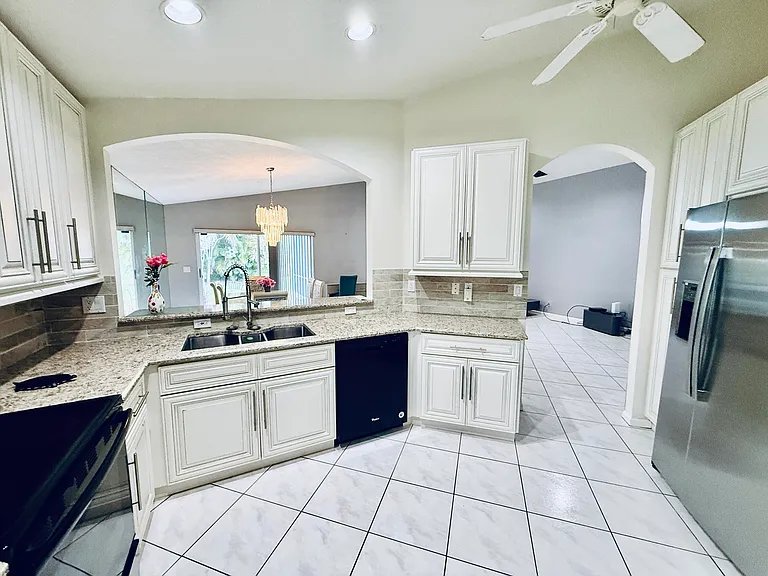 10921 Royal Caribbean Cir — Photo 5