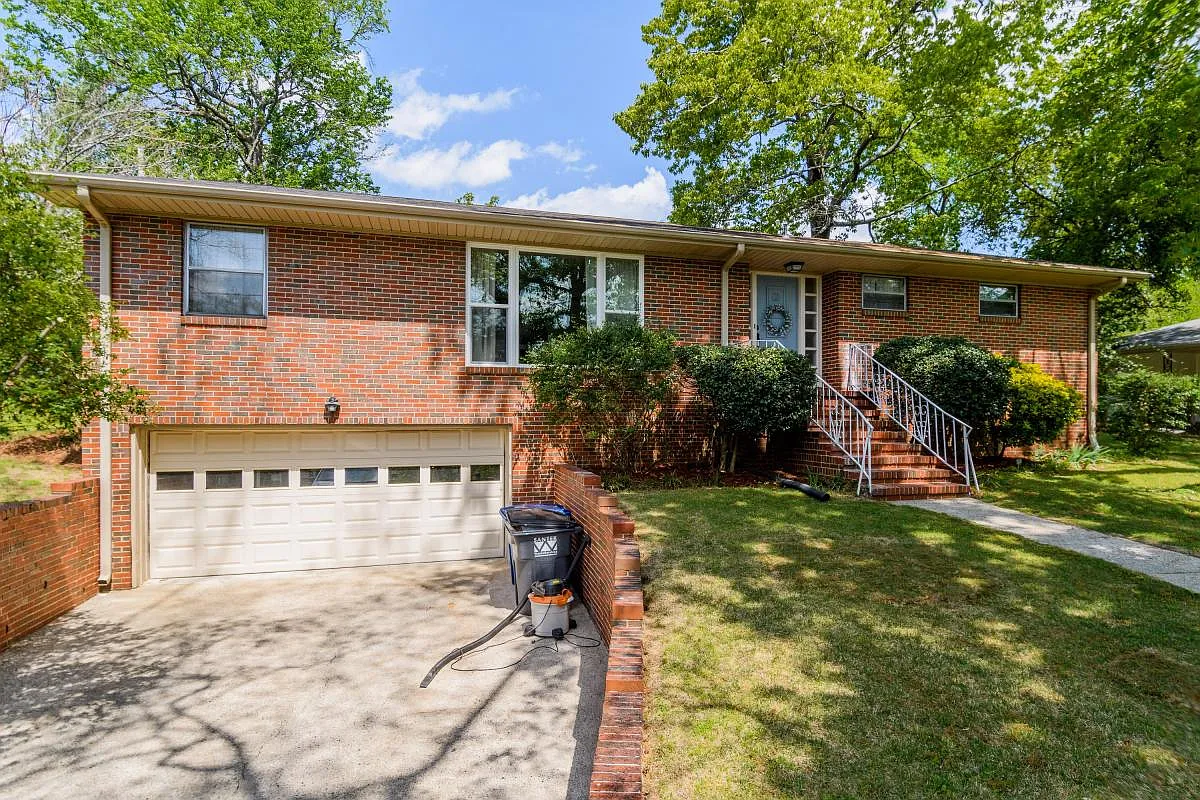 2 car garage - 1464 Alford Ave