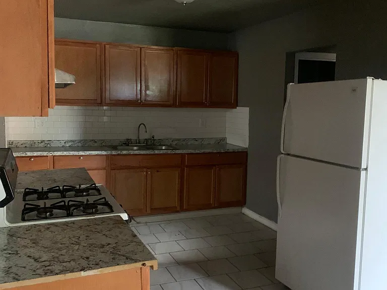 245 E Young Pl — Photo 22