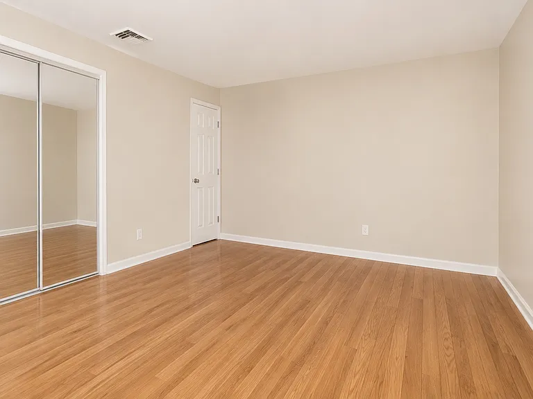 83 Plaskon Dr — Photo 8