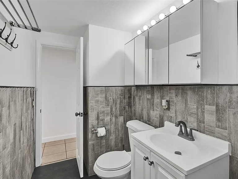 2920 SW 3rd St #2920 — Photo 9