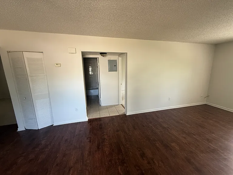 136 Country Club Dr #D — Photo 9