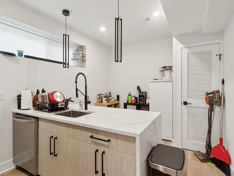 Unit Photo