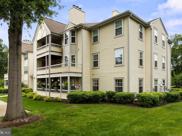 101 Claridge Ct APT 8