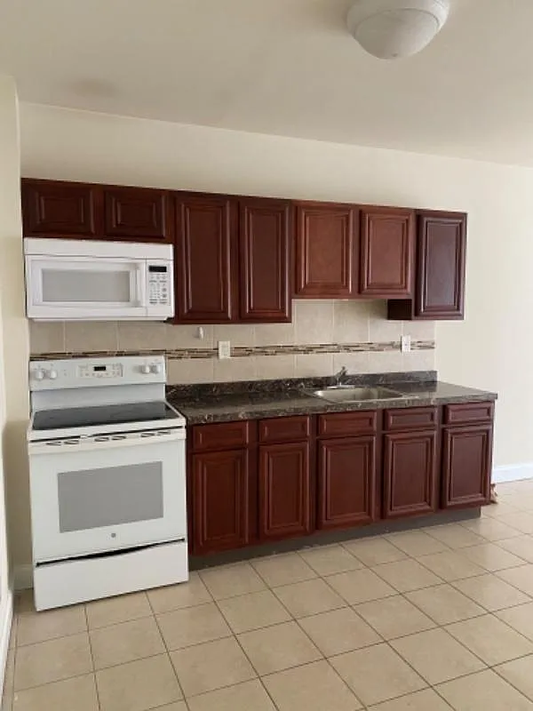 1518 W Boston St photo 1