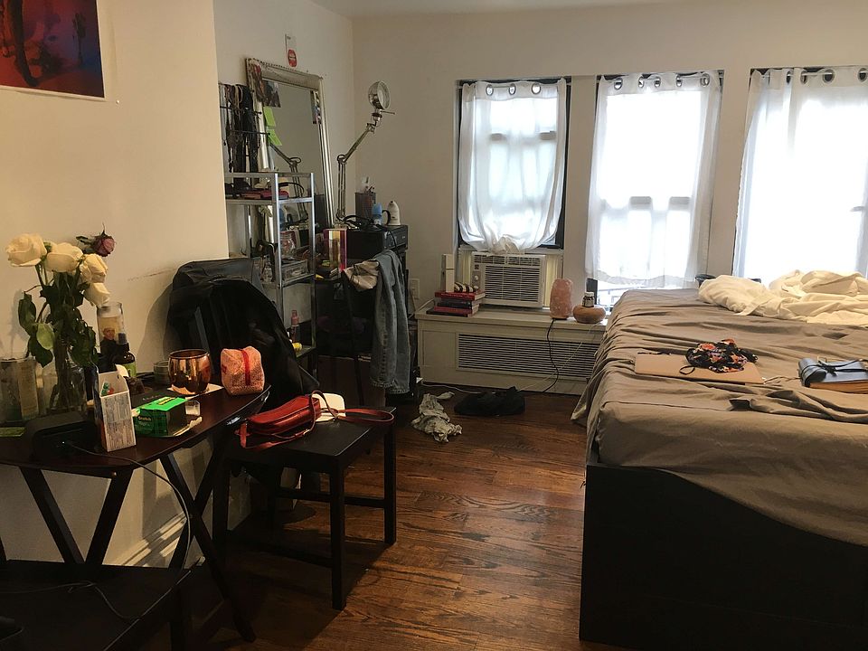 2nd image of 102 Greenwich Ave APT 4