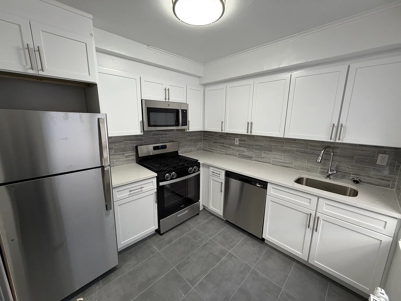 186th Ln, Fresh Meadows — Photo 4