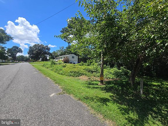 3rd image of 9071 Riverside Dr