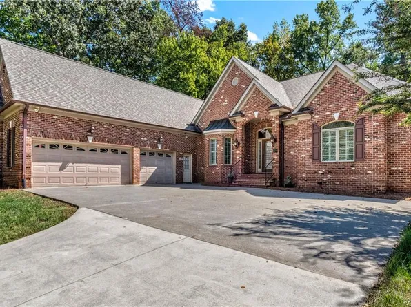 5204 Cedarwood Creek Dr, Winston Salem, NC 27104