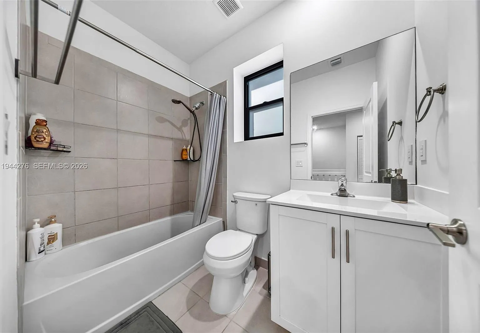 3 bed, 2.5 bath, 1651 sqft, $3,100 — Photo 4