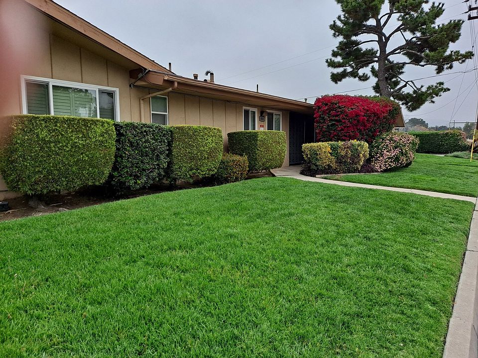 Lynwood Gardens curb view