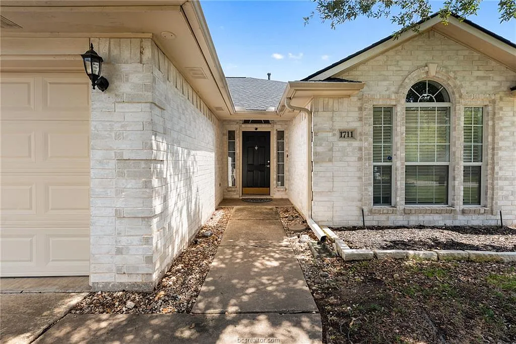 3 bed, 1397 sqft, $1,800 — Photo 4