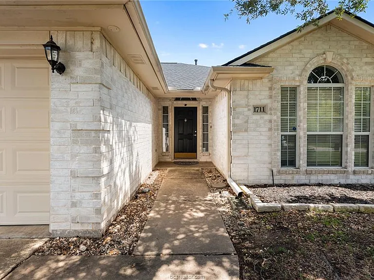 1711 Beaver Pond Ct — Photo 4