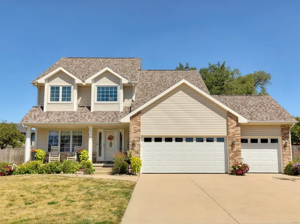 7911 Aspen Dr, West Des Moines, IA 50266