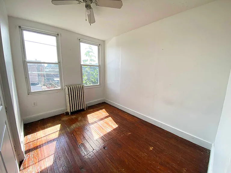 534 E Indiana Ave — Photo 23