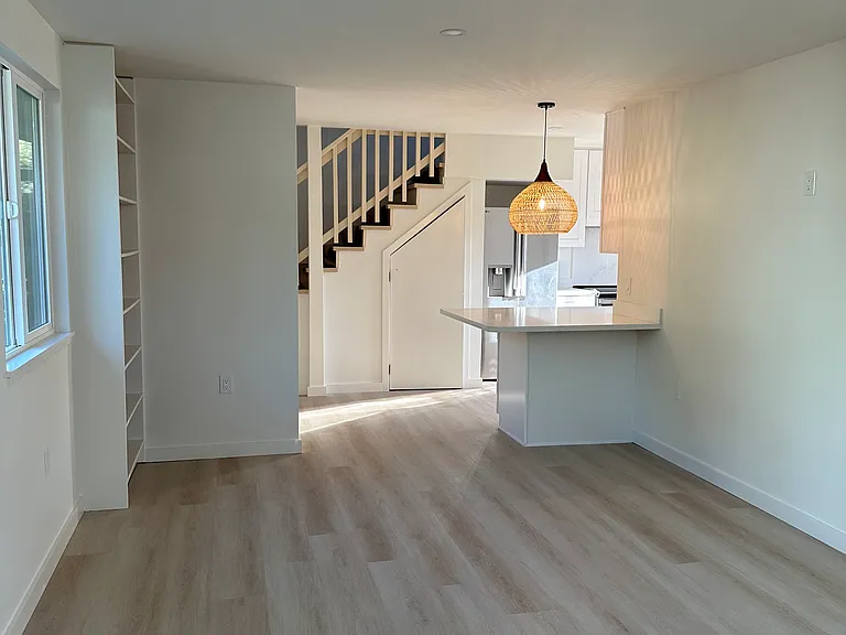 600 square feet